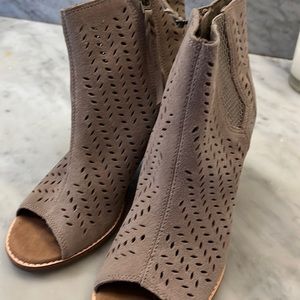 Toms Peep Toe Bootie Taupe 8.5